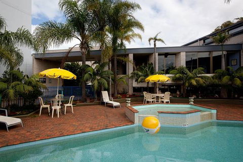 Palm Court Motor Inn - Holiday Sunshine Coast 0