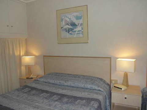 Pine Lodge Motel - Sunshine Coast Tourism 0