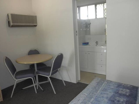 Pine Lodge Motel - Sunshine Coast Tourism 2