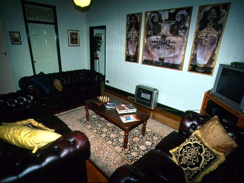 Pitstop Lodge Guesthouse - Sunshine Coast Tourism 3