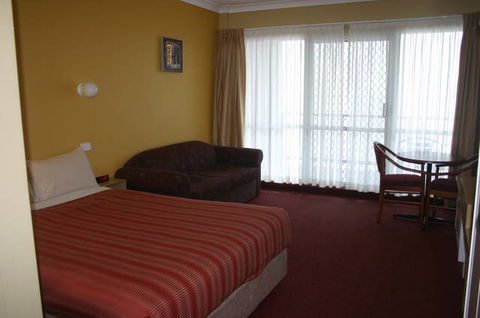 Port Aloha Motel - Sunshine Coast Tourism 1