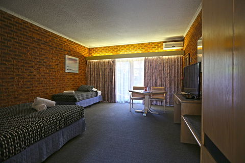 Quality Hotel Melbourne Airport - Holiday Sunshine Coast 3
