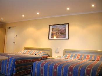 Reef Motor Inn - Sunshine Coast Tourism 1