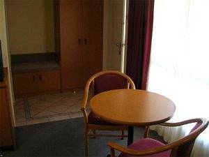 Reef Motor Inn - Sunshine Coast Tourism 4