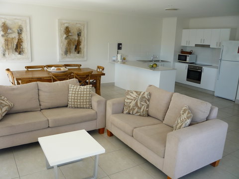 Regatta Riverfront Apartments - Sunshine Coast Tourism 7