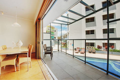 Rolling Surf Resort - Sunshine Coast Tourism 0