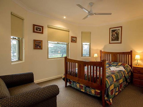 Royal Hotel Springwood - Holiday Sunshine Coast 0