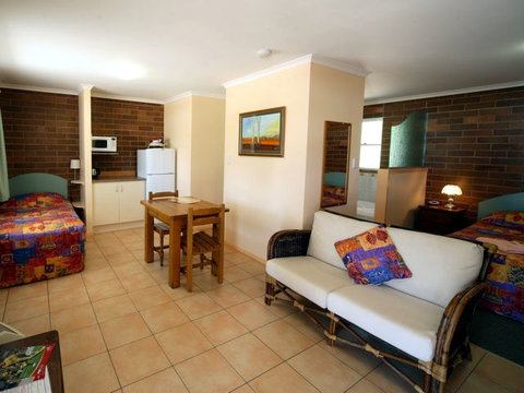 Rubyvale Motel & Holiday Units - Holiday Sunshine Coast 0