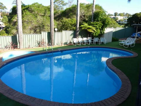 Sapphire Waters Motor Inn - Sunshine Coast Tourism 0
