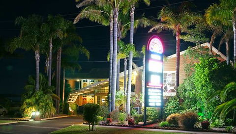 Sapphire Waters Motor Inn - Sunshine Coast Tourism 3
