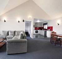 Scarlet Woods Chalet - Sunshine Coast Tourism