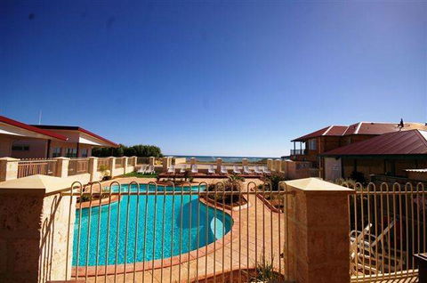 Seaspray Beach Holiday Park - Sunshine Coast Tourism 0