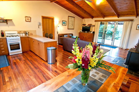 Seaview Retreat - Sunshine Coast Tourism 1