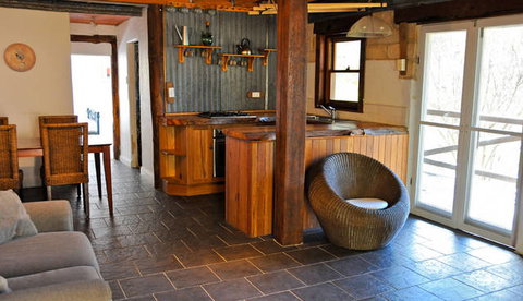 Secret Valley Escape - Sunshine Coast Tourism 0