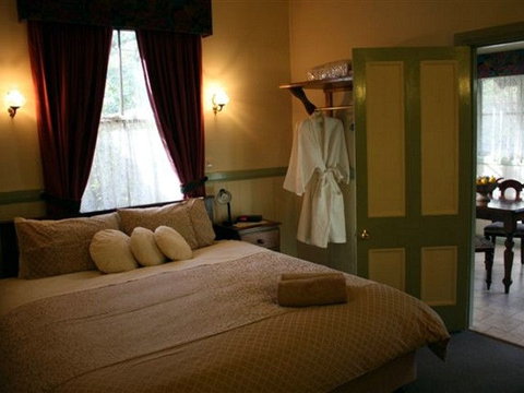 Secrets Hideaway - Sunshine Coast Tourism 0