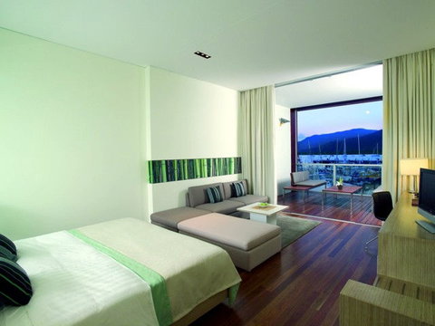 Shangri-La Hotel, The Marina, Cairns - Sunshine Coast Tourism 4