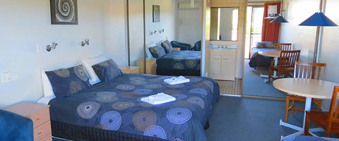 Sisleys Motel - Sunshine Coast Tourism 1