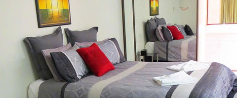 Sisleys Motel - Sunshine Coast Tourism 4