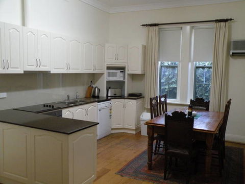 Smith Street Villa (Naracoorte Cottages) - Sunshine Coast Tourism 1