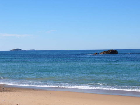 Smugglers On The Beach - Holiday Sunshine Coast 1