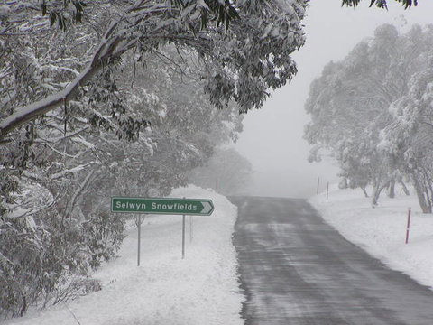Snowy Mountains Motel - Sunshine Coast Tourism 3
