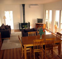 Strath Valley View B and B - Sunshine Coast Tourism
