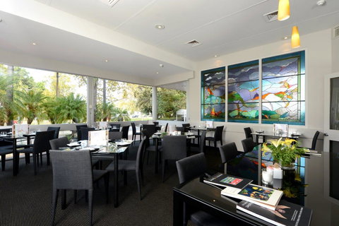 Sullivans Hotel - Sunshine Coast Tourism 0
