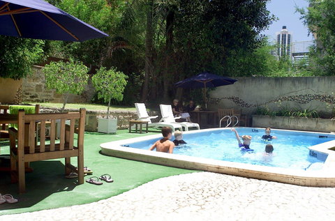 Sullivans Hotel - Sunshine Coast Tourism 3