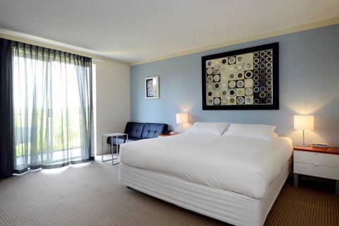 Sullivans Hotel - Sunshine Coast Tourism 8