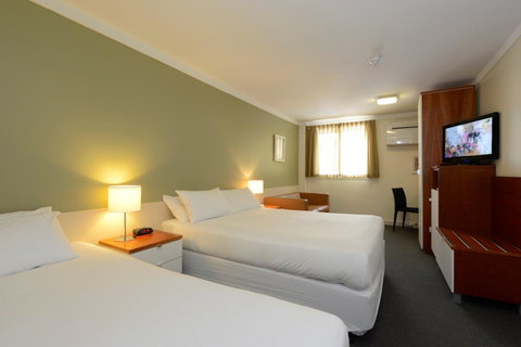 Sullivans Hotel - Sunshine Coast Tourism 7