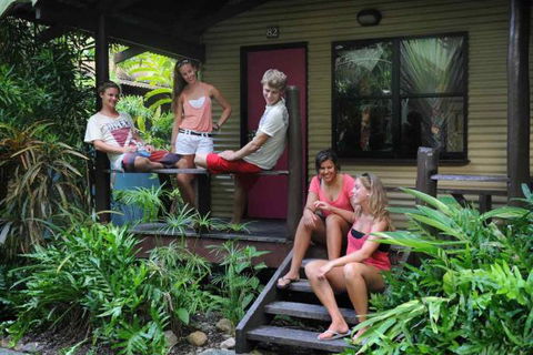 Airlie Beach Magnums Backpackers - Holiday Sunshine Coast 2