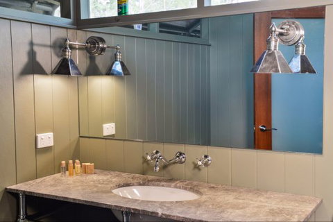 Arnhemland Barramundi Nature Lodge - Sunshine Coast Tourism 11