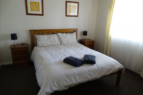 Silver Hill Townhouse - Holiday Sunshine Coast 11