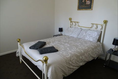 Silver Hill Townhouse - Holiday Sunshine Coast 12