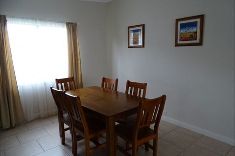 Silver Hill Townhouse - Holiday Sunshine Coast 14