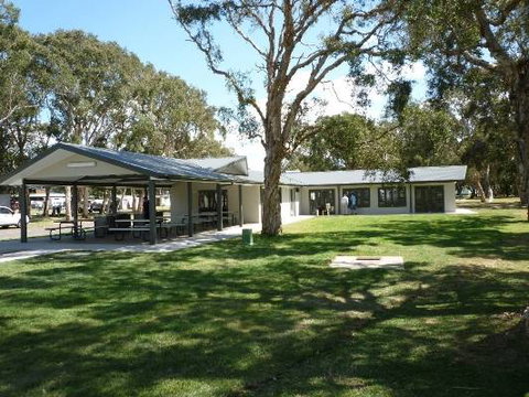 Swansea Gardens Lakeside Holiday Park - Sunshine Coast Tourism 2
