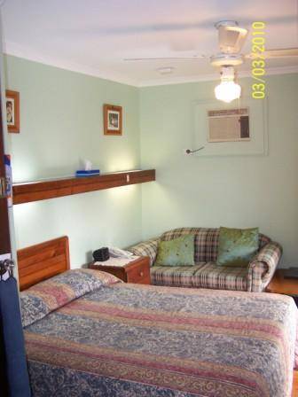 The Coachman Motor Inn - Holiday Sunshine Coast 1