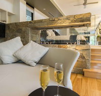 The Feathered Nest - Luxury Wildlife Retreat - Sunshine Coast Tourism