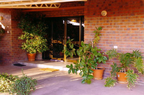 The Lookout Cave Underground Motel - Holiday Sunshine Coast 0