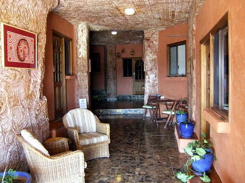 The Underground Motel - Sunshine Coast Tourism 1