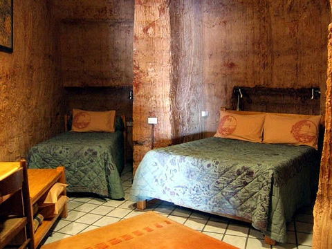 The Underground Motel - Sunshine Coast Tourism 3