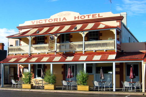 Victoria Hotel - Holiday Sunshine Coast 1