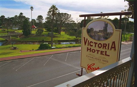 Victoria Hotel - Holiday Sunshine Coast 0