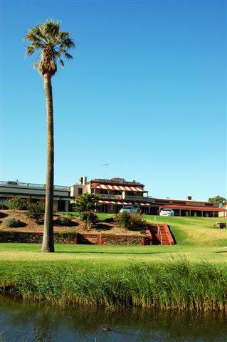 Victoria Hotel - Holiday Sunshine Coast 3