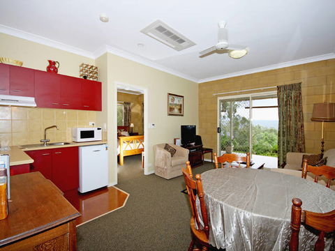Wallaby Ridge Retreat - Sunshine Coast Tourism 0