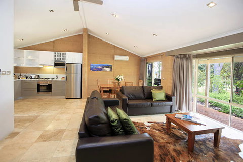 Eight Willows Retreat - Sunshine Coast Tourism 4