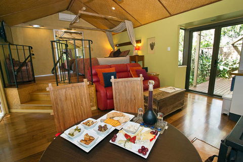 Witches Falls Cottages - Holiday Sunshine Coast 1