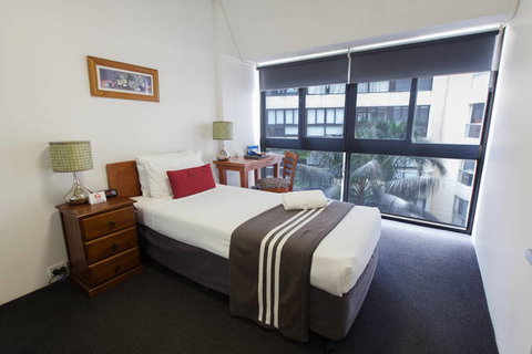 Y Hotel Hyde Park - Holiday Sunshine Coast 0