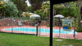 Acclaim Pine Grove Holiday Park - Sunshine Coast Tourism 0