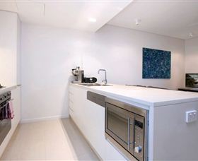 Absolute Waterfront Luxury Apartments - Sunshine Coast Tourism 4